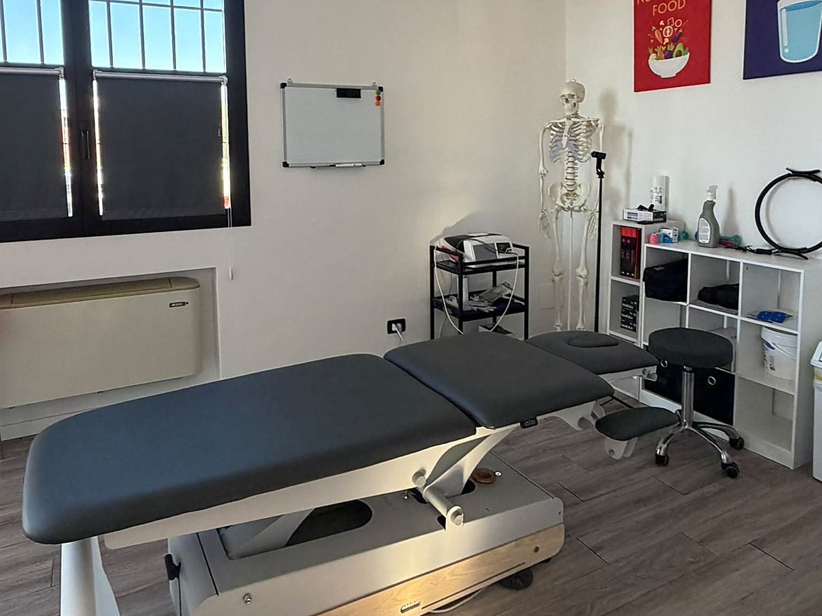 Lettino elettrico nello studio di Casalecchio di Reno